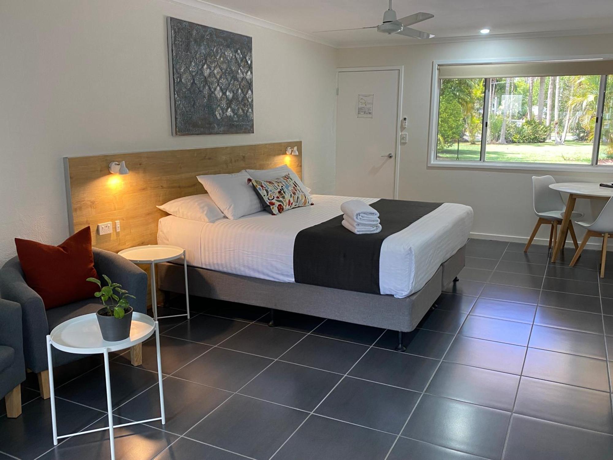 Tin Can Bay Motel Eksteriør bilde